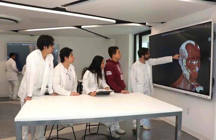 Ventajas de Estudiar Medicina con Tecnología de Punta - AlternativaTlx