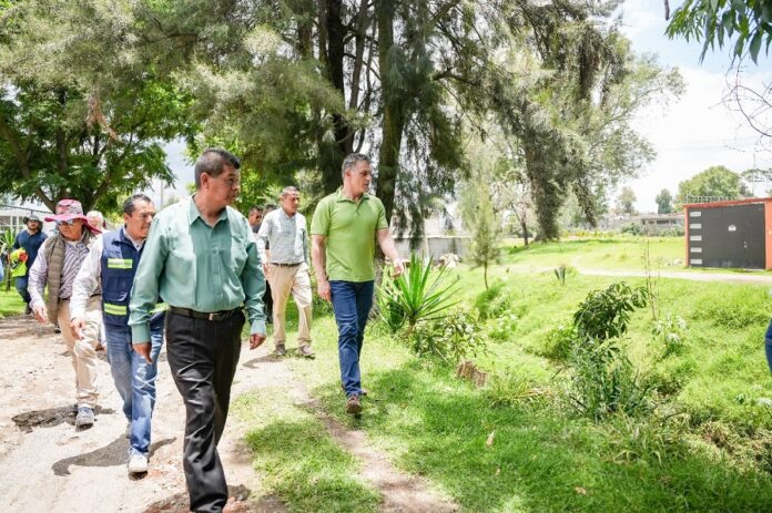 Alfonso Sánchez García Camina con Vecinos las Calles de Ixtulco y Coordina Respuesta Institucional tras Daños por Lluvia- AlternativaTlx Alfonso Sánchez García Camina con Vecinos las Calles de Ixtulco y Coordina Respuesta Institucional tras Daños por Lluvia- AlternativaTlx