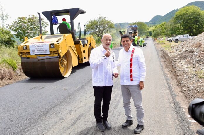 Anuncia Esteva Medina en Juxtlahuaca Tratamiento a más de Mil Km de la Red Carretera de la Mixteca Oaxaqueña - AlternativaTlx
