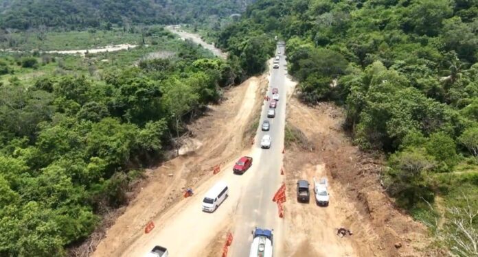 Avanza SICT en Modernización de la Carretera Federal 200, Tramo Pochutla–Huatulco - AlternativaTlx