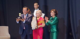 Distinguen a Radio Universidad con el “Micrófono de Oro” - AlternativaTlx
