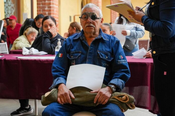 Entregan en Tlaxco Armazones de Lentes para Mejorar Salud Visual de 800 Personas- AlternativaTlx