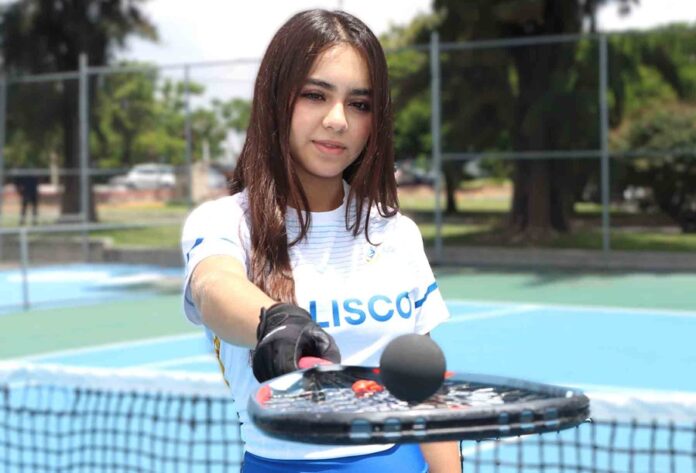 De la gimnasia al ráquetbol, Valentina Sáenz descubrió una pasión que la llevó a lo más alto del podio. Una joven atleta que demuestra que los sueños se construyen entrenando