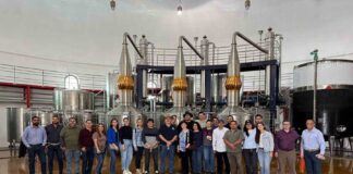 Estudiantes de Maestría conocen el Proceso de Producción del Tequila - AlternativaTlx