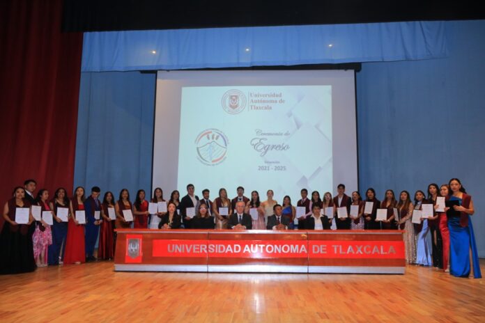 La UATx entrega a la Sociedad a Nuevos Profesionistas en Nutrición - AlternativaTlx