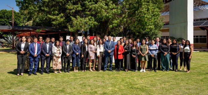 UPTx Certifica a 111 Estudiantes como Asesores en Estrategias de Inversión- AlternativaTlx