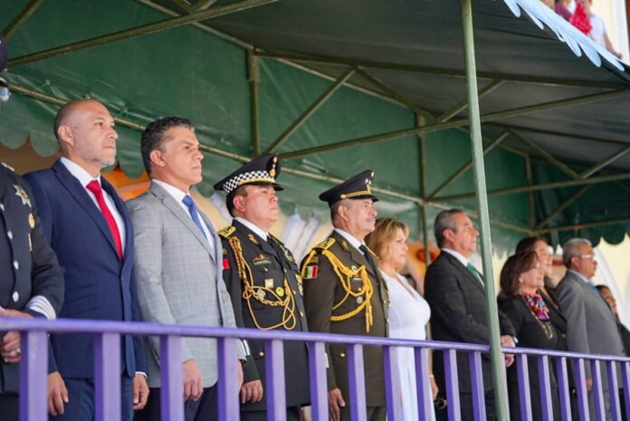 Alfonso Sánchez García Destaca Orgullo Patrio de las Familias Capitalinas a lo Largo del Desfile del CCXV Aniversario de la Independencia - AlternativaTlx