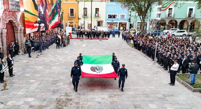 Ayuntamiento de Tlaxcala Lleva a Cabo el Arrío de la Bandera en el Centro Histórico - AlternativaTlx