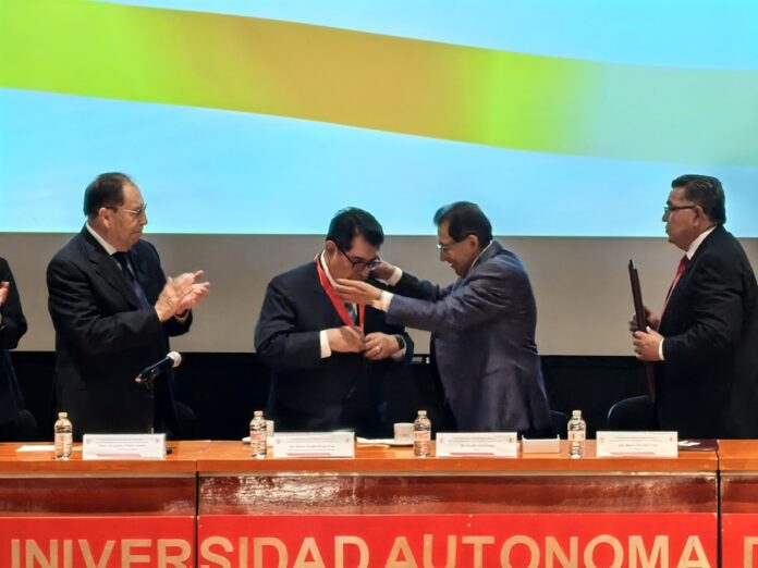 Ciencias Políticas UATx Reconoce el Legado y Visión Estratégica de HIOO - AlternativaTlx