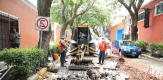 Como Acción Preventiva la CAPAM Desazolva Canal Subterráneo en la Calle del Vecino en la Capital - AlternativaTlx