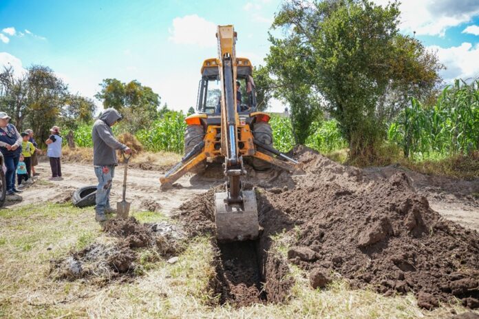 Con Obra de Drenaje en Atlahapa, Alcalde Alfonso Sánchez García da Respuesta a los Vecinos Ante una Necesidad de Varios Años - AlternativaTlx