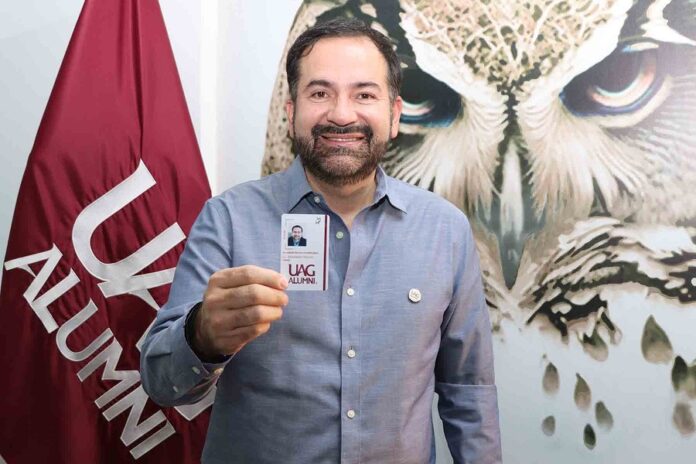 “El Éxito Debe Definirse Por Uno Mismo, No Por lo que Dicta la Sociedad” Egresado - AlternativaTlx “El Éxito Debe Definirse Por Uno Mismo, No Por lo que Dicta la Sociedad”: Egresado - AlternativaTlx