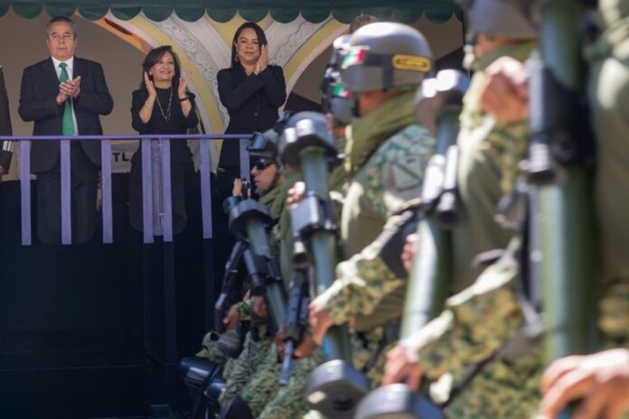 Encabeza Gobernadora Desfile Cívico-Militar por El CCXV Aniversario del Inicio de la Independencia de México - AlternativaTlx