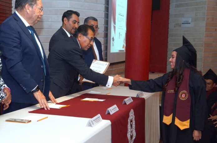 Nuevos Profesionales en Derecho Campus Teacalco Concluyen sus Estudios en la UATx - AlternativaTlx