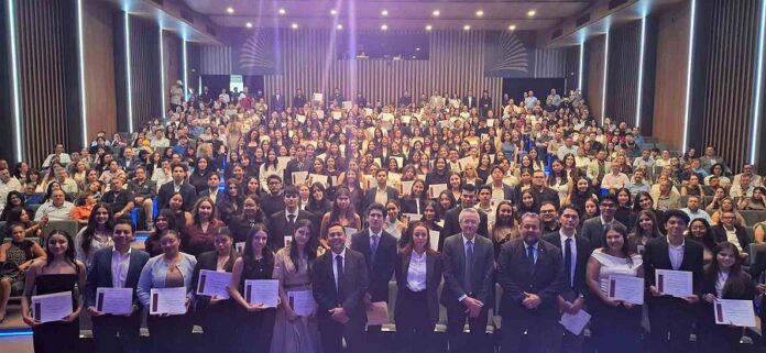 Reconocen Esfuerzo y Dedicación de Estudiantes de Diseño, Ciencia y Tecnología - AlternativaTlx