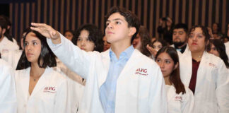 Dan Bienvenida a Estudiantes de Medicina Con la Imposición de Batas Blancas - AlternativaTlx