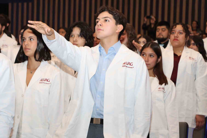 unnamed (1) Dan Bienvenida a Estudiantes de Medicina Con la Imposición de Batas Blancas - AlternativaTlx