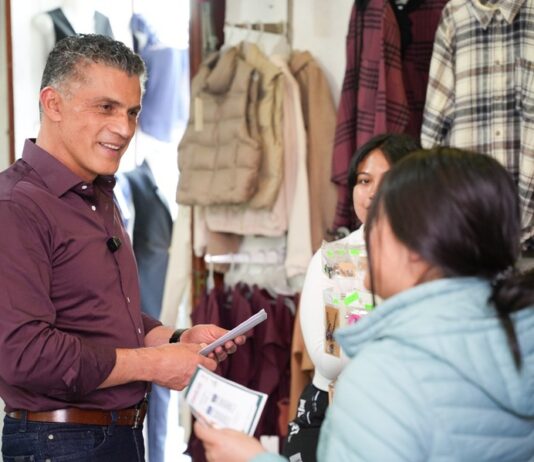 Alfonso Sánchez García Escucha y Dialoga con Comerciantes de la Avenida Juárez - AlternativaTlx