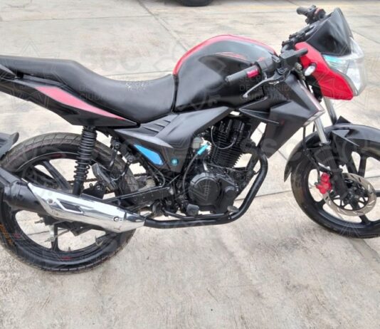 Detiene SSC a Dos Sujetos por Conducir Motocicleta con Predenuncia de Robo - AlternativaTlx