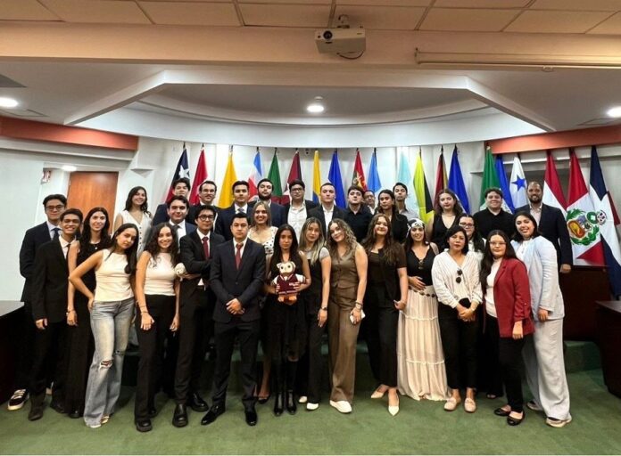 Estudiantes de Derecho de la UAG Realizan Viaje Académico a Costa Rica - AlternativaTlx