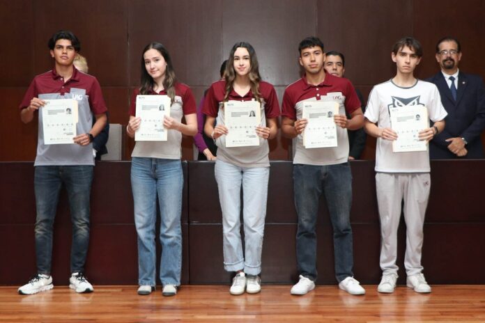 Estudiantes de UAG High School Reciben Certificaciones Cambridge en Inglés - AlternativaTlx