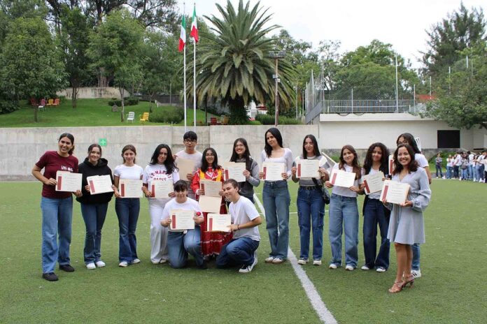 Estudiantes de UAG Reciben Certificaciones tras Vivir Experiencias Internacionales - AlternativaTlx