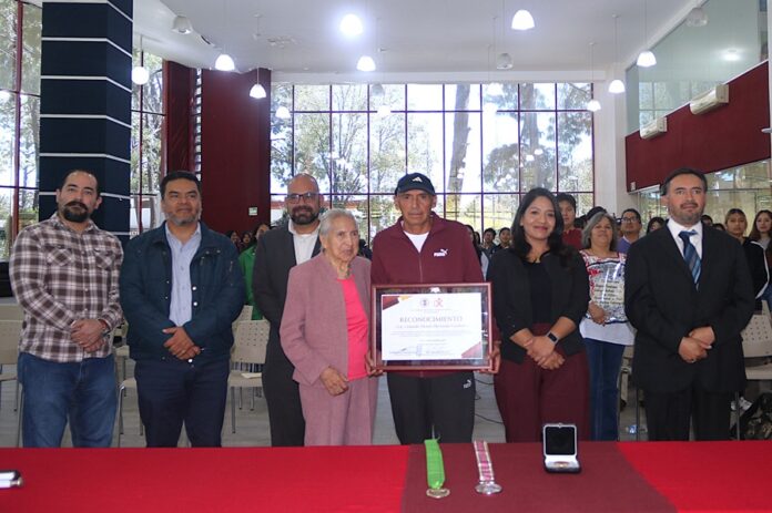 FCDH UATx Reconoce la Trayectoria de Superación y Éxito de Moisés Beristain - AlternativaTlx