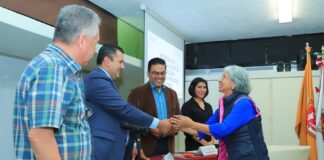 Reciben 150 Adultos Mayores su Credencial que los Acredita como Alumnos de la UATx - AlternativaTlx