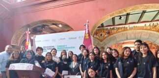 Reciben Estudiantes de la FCEA-UATx Nombramiento como Embajadores Turísticos de SECTURE - AlternativaTlx