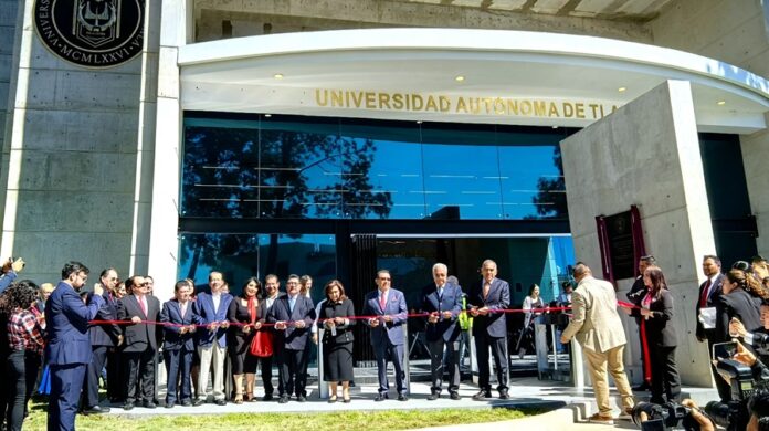 Rector de la UATx Entrega la Estructura del Proyecto Educa-UATx: Torre de Rectoría, Acompañado por la Gobernadora de Tlaxcala - AlternativaTlx