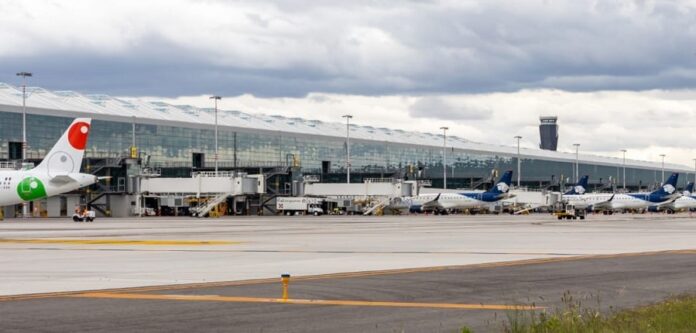 Servicios de Pasajeros de y Hacia los Aeropuertos - AlternativaTlx