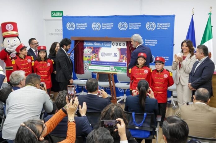 Develan Billete de Lotería por Siete Décadas de la Organización Internacional del Trabajo en México - AlternativaTlx