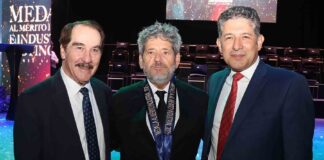 Egresado de la UAG Recibe la Medalla al Mérito Industrial 2025 del CCIJ - AlternativaTlx