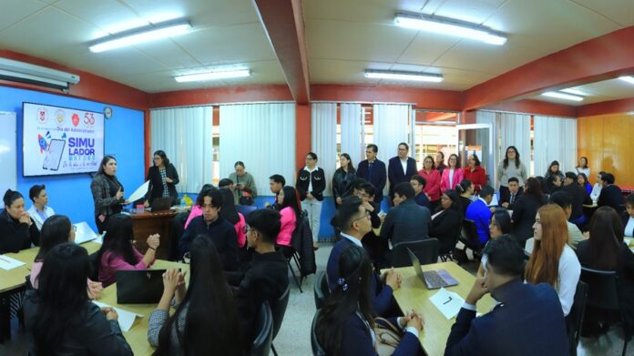 Estudiantes de Administración UATx Aplican sus Capacidades en Simulador de Marketing - AlternativaTlx