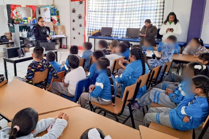 Policía de la Capital Fortalece la Confianza con Plática de Prevención En Primaria “Héroes de Chapultepec” de Ocotlán - AlternativaTlx