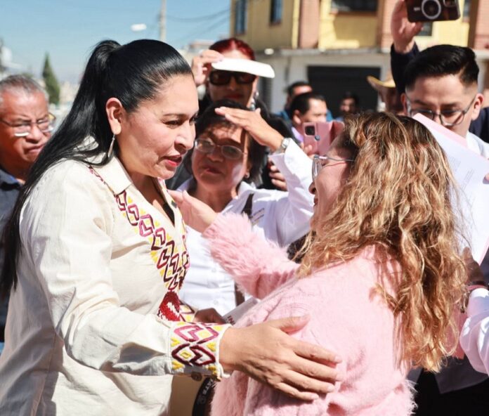 Recorre Ana Lilia Rivera municipios de Tlaxcala; informa casa por casa sus actividades legislativas - AlternativaTlx