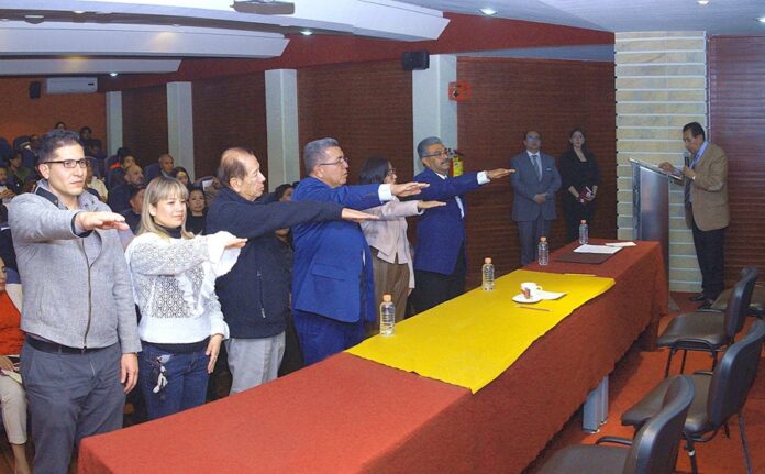 Rinden Protesta Integrantes del Patronato Pro Donación para la Vestibulación de la Torre de Rectoría - AlternativaTlx