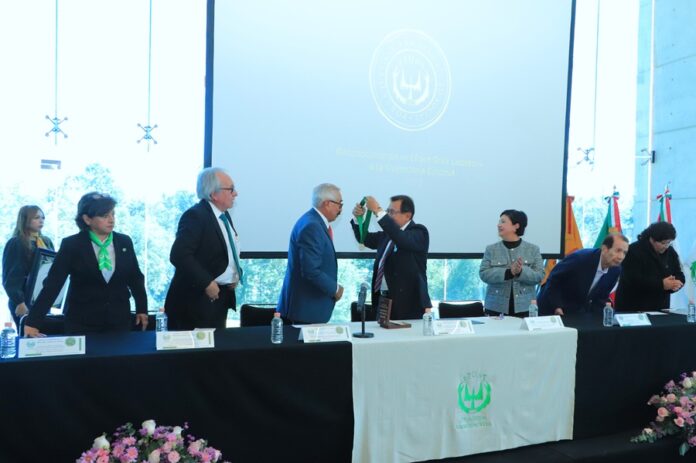 STUAT Entrega la Medalla “Efraín Ortiz Linares” al Maestro Enrique Vázquez Galicia - AlternativaTlx