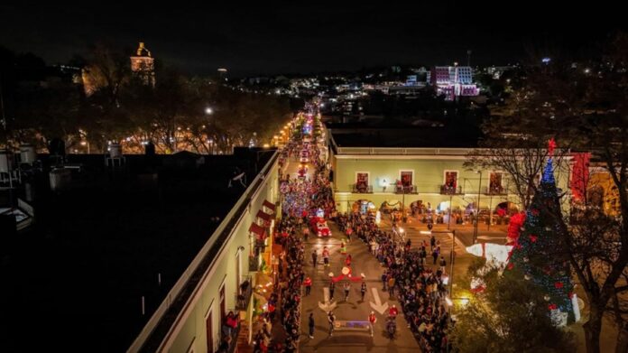 Todo un Éxito el Primer Desfile Navideño Organizado por el Gobierno de Alfonso Sánchez García - AlternativaTlx