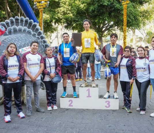 Ayuntamiento de Tlaxcala Premia a los Ganadores de la “Carrera Del Guajolote 2025” que Organizó el CBTIS 03 - AlternativaTlx