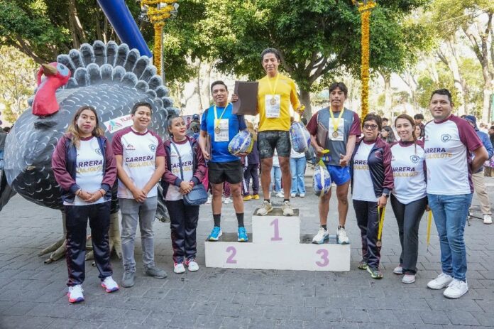 Ayuntamiento de Tlaxcala Premia a los Ganadores de la “Carrera Del Guajolote 2025” que Organizó el CBTIS 03 - AlternativaTlx