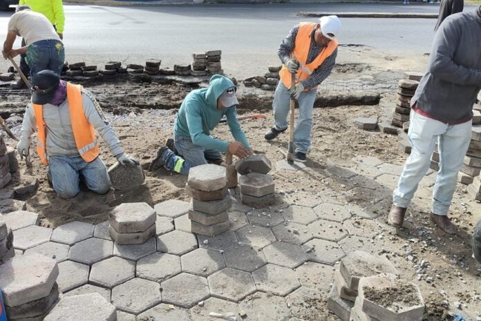 Continúa Gobierno de Alfonso Sánchez García con Trabajos de Rehabilitación de Calles Adoquinadas ahora en Ocotlán - AlternativaTlx
