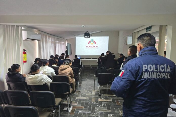 Policía de la Capital Acerca Pláticas de Autocuidado a Estudiantes de Enfermería - AlternativaTlx