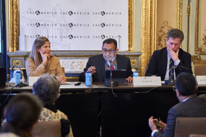 Rector de la UATx Participó en Seminario “Tlaxcaltecas y Españoles: Un Encuentro que Marcó la Historia (Siglos XVI y XVII)” - AlternativaTlx