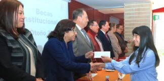 Estudiantes de la UATx Reciben Becas del Ciclo Otoño 2025 - AlternativaTlx